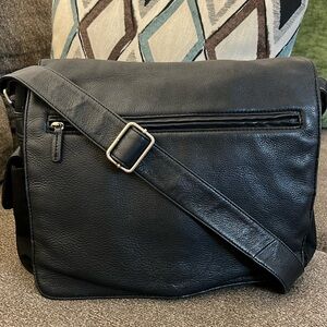 Fossil  Black Leather Messenger Bag